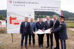 KO Hannes Schwarz, Bgm. Karl Fadinger, Josef Höller (Eigentümer und Vermieter ETZ Wagna und St. Michael), Innenminister Gerhard Karner, Landeshauptmann Christopher Drexler, Landespolizeidirektor Gerald Ortner (v.l.). © Land Steiermark