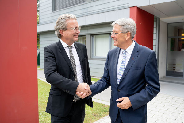 Die Landeshauptmänner Christopher Drexler und Peter Kaiser (r.) verstärken die Zusammenarbeit Steiermark und Kärnten. © Land Steiermark