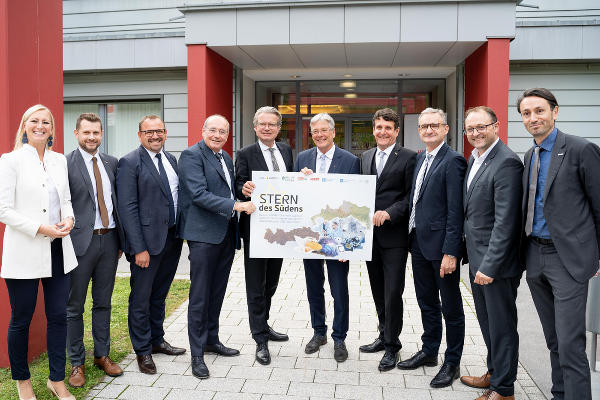 Expertenrunde um die beiden Landeshauptmänner Christopher Drexler und Peter Kaiser sieht positive Zukunft für „Wirtschaftsraum Südösterreich”. © Land Steiermark