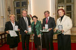 Ehrenzeichen-Verleihung in Graz: Ulrike Haberl-Schwarz, LH Christopher Drexler, Maria Theresia Mang, Herbert Beiglböck und Barbara Kaiser (v.l.). © Bilder: Land Steiermark/Robert Frankl; Verwendung bei Quellenangabe honorarfrei