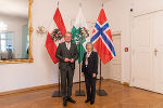 LH Christopher Drexler mit I.E. Susan Eckey. © LandSteiermark/Binder, bei Quellenangabe honorarfrei LH Christopher Drexler mit I.E. Susan Eckey.