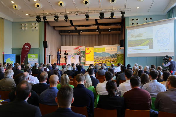 Mehr als 200 Teilnehmerinnen und Teilnehmer kamen zur zweiten steirischen Klimaschutz-Gemeindekonferenz in Frohnleiten.  © Land Steiermark/Martin Meieregger; Verwendung bei Quellenangabe honorarfrei