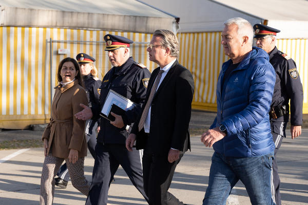 Landesrätin Doris Kampus, Landespolizeidirektor-Stellvertreter Joachim Huber, Landeshauptmann Christopher Drexler und Bürgermeister Reinhold Höflechner in Spielfeld  ©      