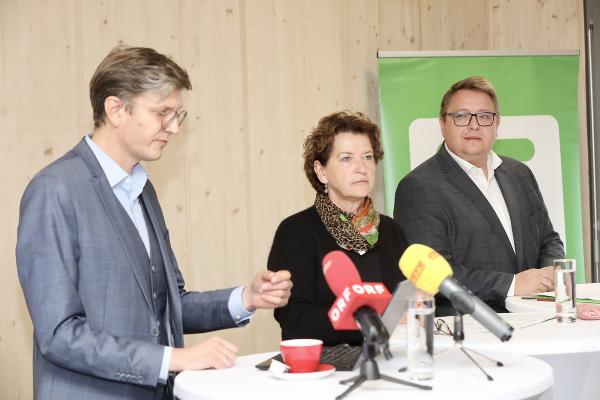 Thomas Kienberger (Montanuniversität Leoben)
 Landesrätin Ursula Lackner, Energie-Steiermark-Vorstandsdirektor Martin Graf (v.l.). © symbol