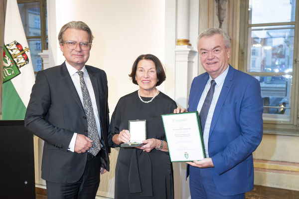 LH Christopher Drexler, Gertrud Kaltenbäck, LH-Stv. Anton Lang (v.l.). © Fischer/ Land Steiermark