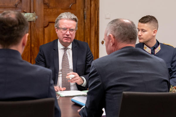 Landeshauptmann Christopher Drexler lud Innenminister Gerhard Karner zu Gesprächen in die Grazer Burg. © Land Steiermark/ Binder