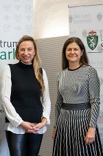 Soziallandesrätin Doris Kampus (r.) und Gesundheitslandesrätin Juliane Bogner-Strauß: Das Seniorenbarometer 2022 ist die Grundlage für ein Maßnahmenpaket für die ältere Generation in der Steiermark. © Land Steiermark/ Binder Soziallandesrätin Doris Kampus (r.) und Gesundheitslandesrätin Juliane Bogner-Strauß: Das Seniorenbarometer 2022 ist die Grundlage für ein Maßnahmenpaket für die ältere Generation in der Steiermark.