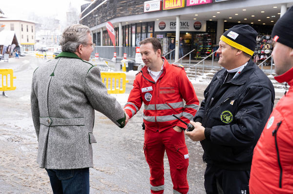 LH Christopher Drexler dankt den Einsatzorganisationen © Land Steiermark