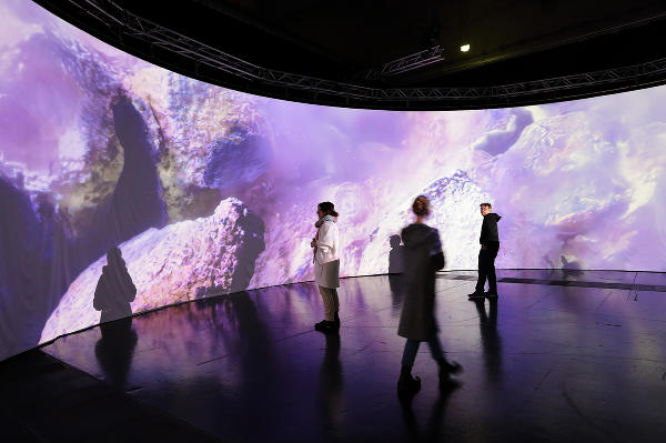 Erste Ansichten der künstlerischen Beiträge im mobilen Pavillon. © Universalmuseum Joanneum/J.J. Kucek