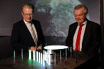 Landeshauptmann Christopher Drexler und Landeshauptmann-Stellvertreter Anton Lang bei der Präsentation des mobilen Pavillons zur STEIERMARK SCHAU 2023. © Universalmuseum Joanneum/J.J. Kucek Landeshauptmann Christopher Drexler und Landeshauptmann-Stellvertreter Anton Lang bei der Präsentation des mobilen Pavillons zur STEIERMARK SCHAU 2023.