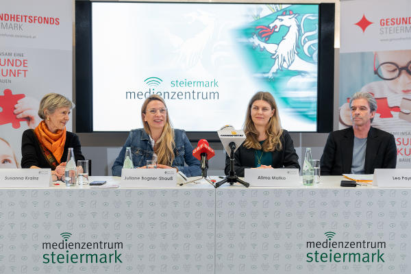 Das neue steirische Patenfamilien-Angebot wurde bei einer Pressekonferenz im Medienzentrum Steiermark vorgestellt. © Land Steiermark/Robert Binder; Verwendung bei Quellenangabe honorarfrei