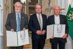 Großer Josef Krainer-Preis 2023: LH Christopher Drexler mit Helmut Konrad (li.) und Helmut Marko (r.)