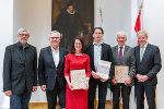 Ausstellungseröffnung im Steiermärkischen Landesarchiv: Karl Amtmann (Museum Pfeilburg Fürstenfeld), Landtagspräsident a.D. Franz Majcen, Archivarin Elisabeth Schöggl-Ernst, Archivdirektor Markus Leideck, Honorarkonsul Nikolaus Hermann und Landesarchivdirektor Gernot Peter Obersteiner (v.l.).  © Land Steiermark/Robert Binder; Verwendung bei Quellenangabe honorarfrei