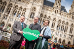 Bürgermeister Michael Ludwig, Landeshauptmann Christopher Drexler, Landesrätin Barbara Eibinger-Miedl vor dem Wiener Rathaus