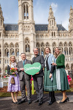 Narzissenkönigin Lisa, Bürgermeister Michael Ludwig, Landeshauptmann Christopher Drexler, Landesrätin Barbara Eibinger-Miedl, Weinhoheit Katrin