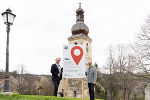 LH Christopher Drexler und Bgm. Josef Birnstingl am künftigen Standort des Hanns Koren-Denkmals vor der Alten Kirche in Sankt Bartholomä © Land Steiermark; bei Quellenangabe honorarfrei LH Christopher Drexler und Bgm. Josef Birnstingl am künftigen Standort des Hanns Koren-Denkmals vor der Alten Kirche in Sankt Bartholomä
