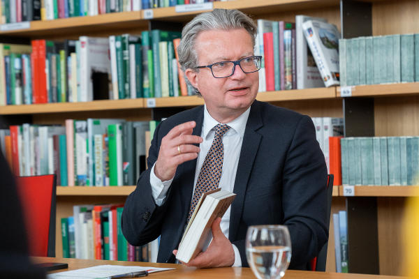 LH Christopher Drexler bei der heutigen Präsentation. © Land Steiermark/Binder;  bei Quellenangabe honorarfrei