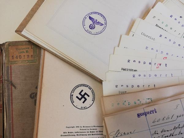 „Gesperrt“, „Verboten“, einschlägige Stempel: Ständestaat, NS- und unmittelbare Nachkriegszeit haben in vielen Büchern der Steiermärkischen Landesbibliothek ihre sichtbaren Zeichen hinterlassen. © Steiermärkische Landesbibliothek;  bei Quellenangabe honorarfrei