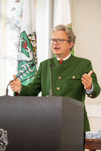 LH Christopher Drexler gratulierte den Musikerinnen und Musikern zu ihren Leistungen. © Land Steiermark/Foto Fischer; Verwendung bei Quellenangabe honorarfrei