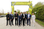 Gerhard Mitterberger (Architekt mobiler Pavillon), Marko Mele (wissenschaftlicher Direktor UMJ), Josef Schrammel (kaufmännischer Direktor UMJ), Alexia Getzinger (interimistische Geschäftsführerin der Tierwelt Herberstein), Alexander Kada (Idee und Konzept mobiler Pavillon), Landeshauptmann Christopher Drexler, Wolfgang Paill (Gesamtkonzept Haus der Biodiversität), Landeshauptmann-Stellvertreter Anton Lang, Astrid Kury (Kuratorin mobiler Pavillon) (v.l.) 