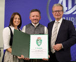 Landeshauptmann Christopher Drexler (r.) mit Geschäftsführer Anton Berger und Gattin Edith Berger-Hofer