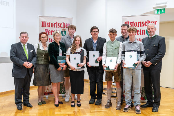 Gewinnerinnen und Gewinner der Wartinger-Medaille vom BG/BRG Knittelfeld. © Land Steiermark/Robert Binder; Verwendung bei Quellenangabe honorarfrei