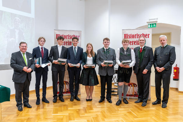 Gewinnerinnen und Gewinner der Wartinger-Medaille vom Bischöflichen Gymnasium Augustinum. © Land Steiermark/Robert Binder; Verwendung bei Quellenangabe honorarfrei