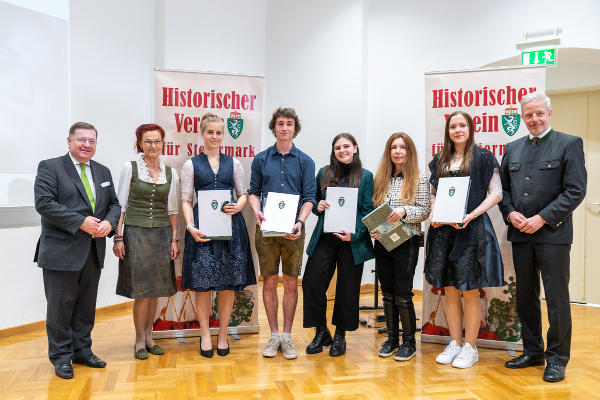 Gewinnerinnen und Gewinner der Wartinger-Medaille vom BORG Murau. © Land Steiermark/Robert Binder; Verwendung bei Quellenangabe honorarfrei