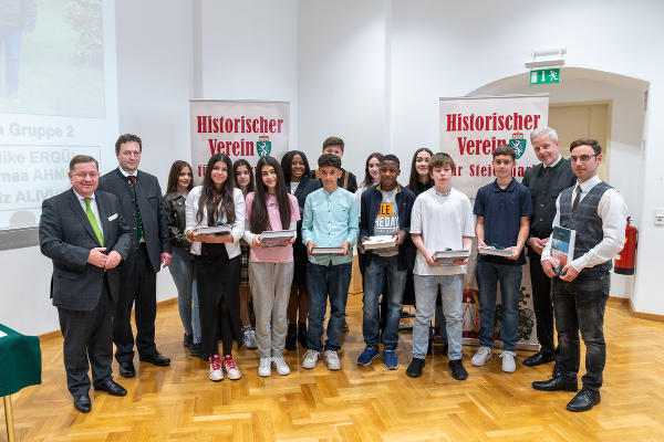 Gewinnerinnen und Gewinner der Wartinger-Medaille von der MS Dr. Renner Graz. © Land Steiermark/Robert Binder; Verwendung bei Quellenangabe honorarfrei
