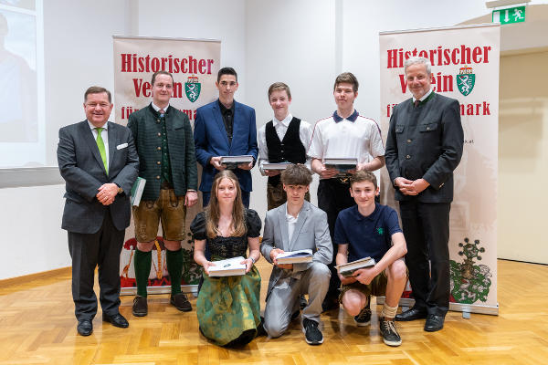 Gewinnerinnen und Gewinner der Wartinger-Medaille von der MS Langenwang. © Land Steiermark/Robert Binder; Verwendung bei Quellenangabe honorarfrei