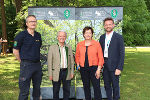 Freuen sich über das erfolgreiche Baum-Naturdenkmal-Picknick: Karl-Heinz Wirnsberger (Steiermärkische Berg-und Naturwacht), Johannes Gepp (Naturschutzbund Steiermark), Landesrätin Ursula Lackner und Paul Schuster (Schloss Eggenberg & Alte Galerie). © Land Steiermark/Ute Hammer; Verwendung bei Quellenangabe honorarfrei