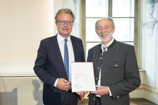 LH Christopher Drexler gratuliert dem neuen Regierungsrat Alois Kieninger. © Land Steiermark/Foto Fischer; Verwendung bei Quellenangabe honorarfrei