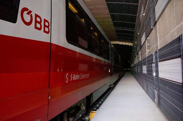 Der erste Personenzug durchfährt den Koralmtunnel – Einfahrt in den Tunnel von Kärnten Richtung Steiermark. © Land Steiermark; bei Quellenangabe honorarfrei
