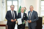 LH Christopher Drexler (li.), Maximilian Oberhumer, LH-Stv. Anton Lang © Land Steiermark/ Fischer LH Christopher Drexler (li.), Maximilian Oberhumer, LH-Stv. Anton Lang