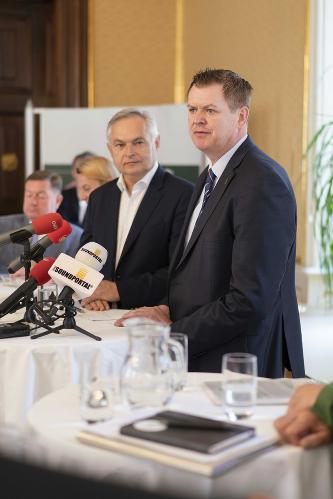 Die KAGes-Vertreter skizzierten die Neuerungen, die in den nächsten Monaten umgesetzt werden. © Land Steiermark/Peter Drechsler; Verwendung bei Quellenangabe honorarfrei