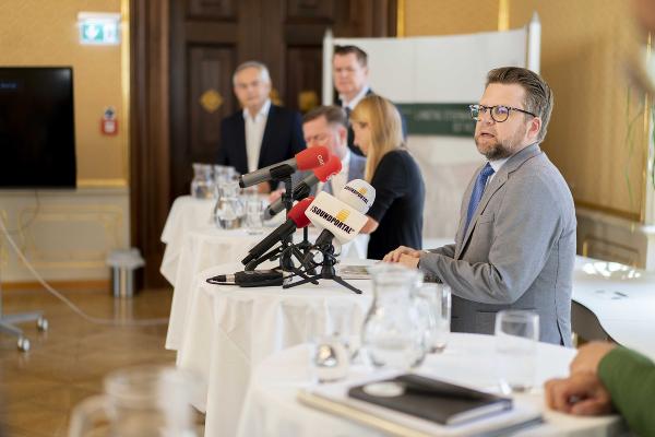 KO Hannes Schwarz bei der Pressekonferenz zum Gesundheitswesen. © Land Steiermark/Peter Drechsler; Verwendung bei Quellenangabe honorarfrei