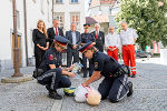 Notfall-Training am Übungs-Defibrillator