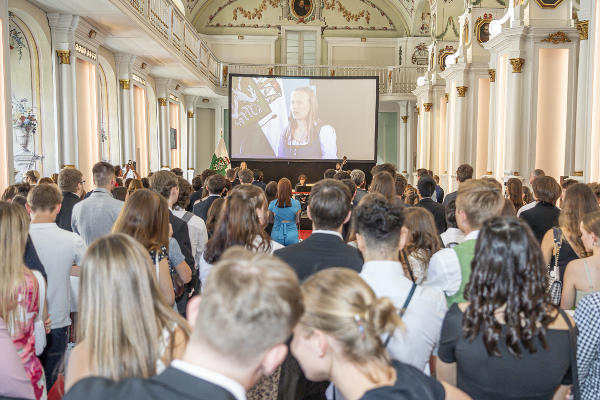 Alle jungen Steirerinnen und Steirer, die im Jahr 2023 ihre Matura mit Auszeichnung bestanden haben, waren zum Empfang eingeladen. © Land Steiermark/Foto Fischer; Verwendung bei Quellenangabe honorarfrei