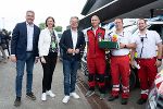Bundeskanzler Karl Nehammer, Landesrätin Barbara Eibinger-Miedl und Landeshauptmann Christopher Drexler bedanken sich bei den Kräften des Roten Kreuzes am Red Bull Ring © Land Steiermark; Verwendung bei Quellenangabe honorarfrei Bundeskanzler Karl Nehammer, Landesrätin Barbara Eibinger-Miedl und Landeshauptmann Christopher Drexler bedanken sich bei den Kräften des Roten Kreuzes am Red Bull Ring