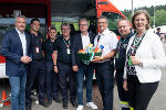 Bundeskanzler Karl Nehammer, Landeshauptmann Christopher Drexler und Landesrätin Barbara Eibinger-Miedl bedanken sich bei den Kräften der Freiwilligen Feuerwehr am Red Bull Ring © Land Steiermark; Verwendung bei Quellenangabe honorarfrei Bundeskanzler Karl Nehammer, Landeshauptmann Christopher Drexler und Landesrätin Barbara Eibinger-Miedl bedanken sich bei den Kräften der Freiwilligen Feuerwehr am Red Bull Ring