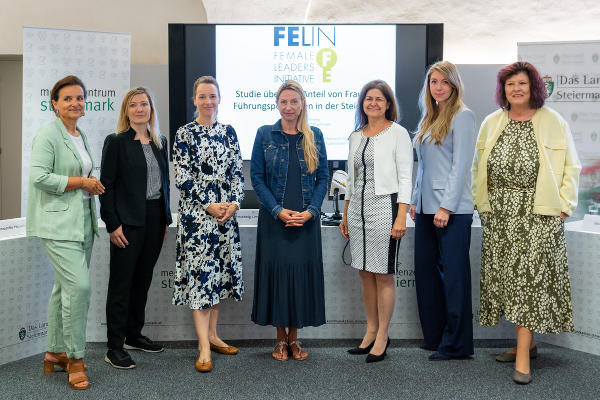 Bernadette Pöcheim, Lisa Mittischek, Christiane Katschnig-Otter, LR Juliane Bogner-Strauß, LR Doris Kampus, Nina Zechner und Christina Lind (v.l.) bei der Präsentation der Studie. © Foto: Land Steiermark/Robert Binder; Verwendung bei Quellenangabe honorarfrei