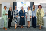 Bernadette Pöcheim, Lisa Mittischek, Christiane Katschnig-Otter, LR Juliane Bogner-Strauß, LR Doris Kampus, Nina Zechner und Christina Lind (v.l.) bei der Präsentation der Studie.