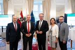 Präsentation Wohnbauoffensive: LR Hans Seitinger, LH-Stellvertreter Anton Lang, LH Christopher Drexler, LR Doris Kampus, KO Hannes Schwarz (v.l.). © Land Steiermark Präsentation Wohnbauoffensive: LR Hans Seitinger, LH-Stellvertreter Anton Lang, LH Christopher Drexler, LR Doris Kampus, KO Hannes Schwarz (v.l.).
