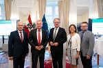 Präsentation Wohnbauoffensive: LR Hans Seitinger, LH-Stellvertreter Anton Lang, LH Christopher Drexler, LR Doris Kampus, KO Hannes Schwarz (v.l.). © Land Steiermark