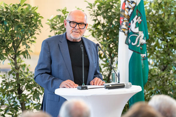 August Schmölzer bei seiner Lesung unter dem Titel „Herzensbildung″. © Land Steiermark/Binder; bei Quellenangabe honorarfrei