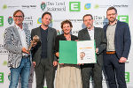 Gewinner Rubrik Anwendungen von links: Bürgermeister Erwin Eggenreich (Stadtgemeinde Weiz), Tobias Weiß (AEE INTEC), Rubrikpatin Landesrätin Ursula Lackner, Daniel Rüdisser (HTflux), Christian Hütter (Energieregion Weiz-Gleisdorf)
 
  © Johannes Gellner