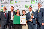 Gewinnerinnen und Gewinner Fokusthema Energieeffizienz Energieeffizienz von links: Landesrat Johann Seitinger, Jürgen Amplatz (IB Amplatz), Manuela Amplatz (Energie Steiermark), Rubrikpatin Landesrätin Ursula Lackner, Alexander Lackner und Christian Krainer (ÖWG Wohnbau)