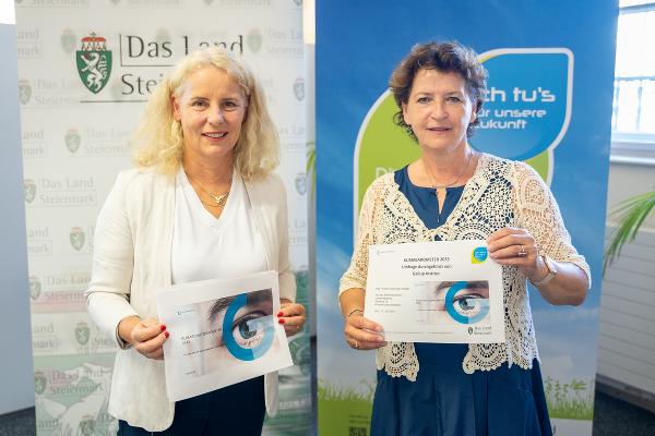 Klimaschutzkoordinatorin Andrea Gössinger-wieser und Landesrätin Ursula Lackner präsentierten gemeinsam den Klimabarometer 2023 © Foto: Land Steiermark/Purgstaller