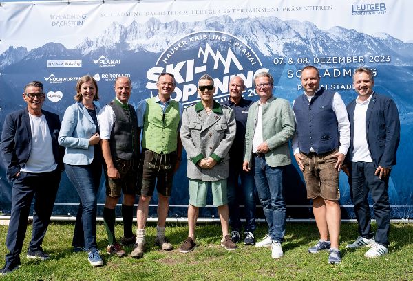 Klaus Leutgeb (Leutgeb Entertainment), LR Eibinger-Miedl, Mathias Schattleitner (Region Schladming Dachstein), Georg Bliem (Planai und Hochwurzen), Robbie Williams im Schladminger, Klaus Hofstätter (Hauser Kaibling), LH Drexler, Daniel Berchthaller (Reiteralm), Michael Feiertag (STG) © Land Steiermark; Verwendung bei Quellenangabe honorarfrei
