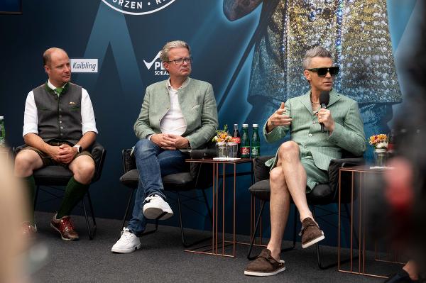 LH Drexler bei der PK mit Robbie Williams © Land Steiermark; Verwendung bei Quellenangabe honorarfrei